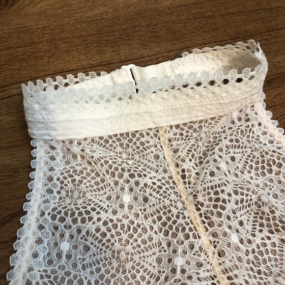 \Victoria’s Secret\• NWT Halter Bralette - Picture 3 of 9